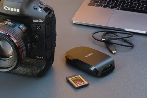 EOS 1DX Mark III-Lifestyle-Sandisk-Bundle-kit 02