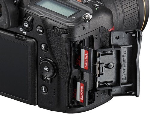 D780_24_120_4_double_slot_with 2 SD cards