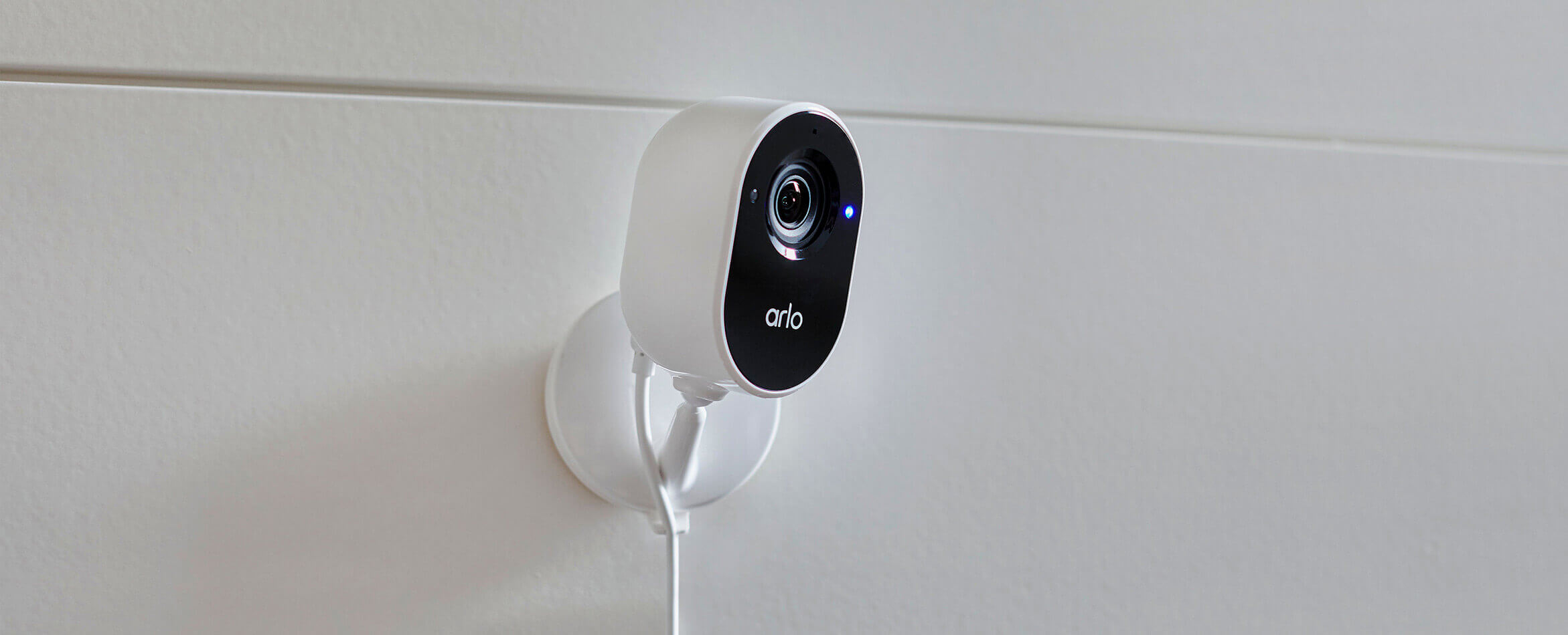Arlo Pro 4 (2-Pack) + Essential Indoor - Blanc