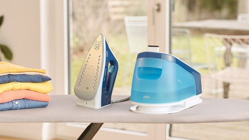 braun_CareStyle-1-Pro_IS-1512-BL_steam-generator-iron_6_in-use