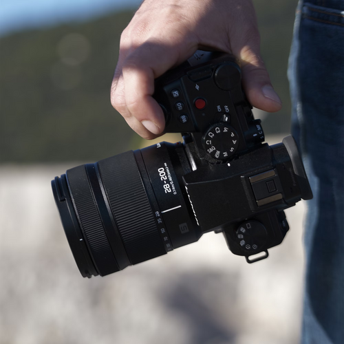 Panasonic Lumix S 28-200mm F4-7.1 - 6
