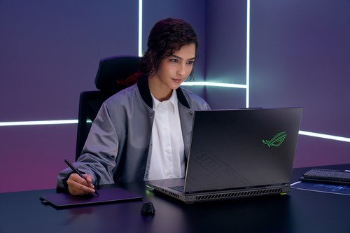 Asus ROG Strix G814FPS900 - 15