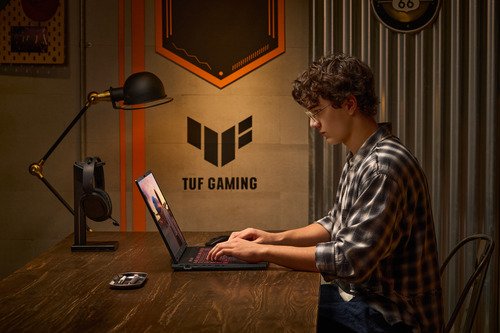 Asus TUF Gaming A18 FA808UH-S8013W - 12